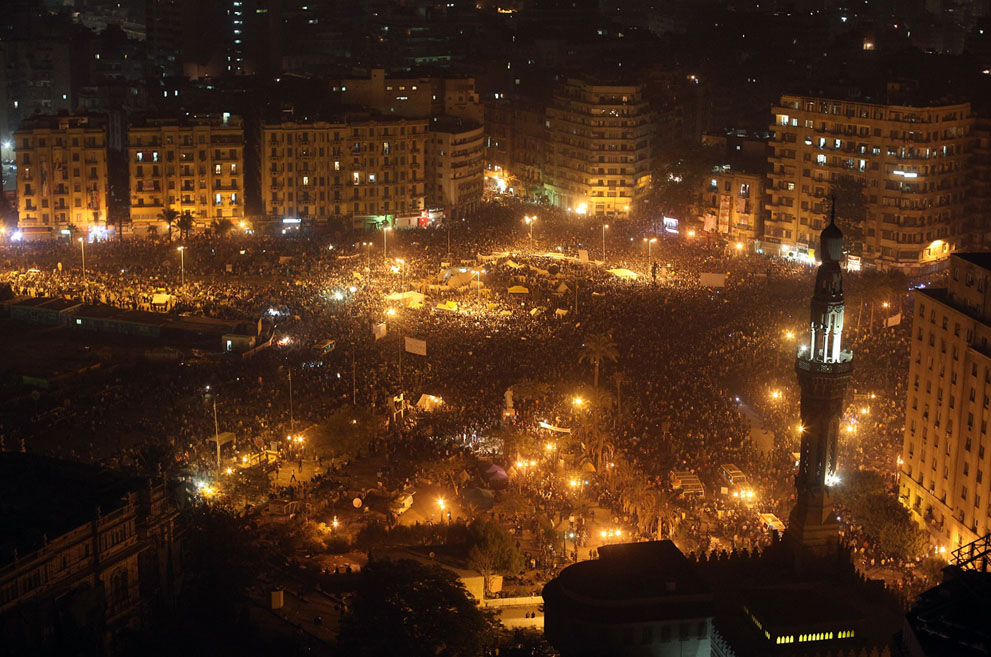 Вечер 22 03 2024. Ночной Каир. Каир ночью. Вечерний Каир фото. Площадь Тахрир сгоревшее здание муниципалитета 2011.